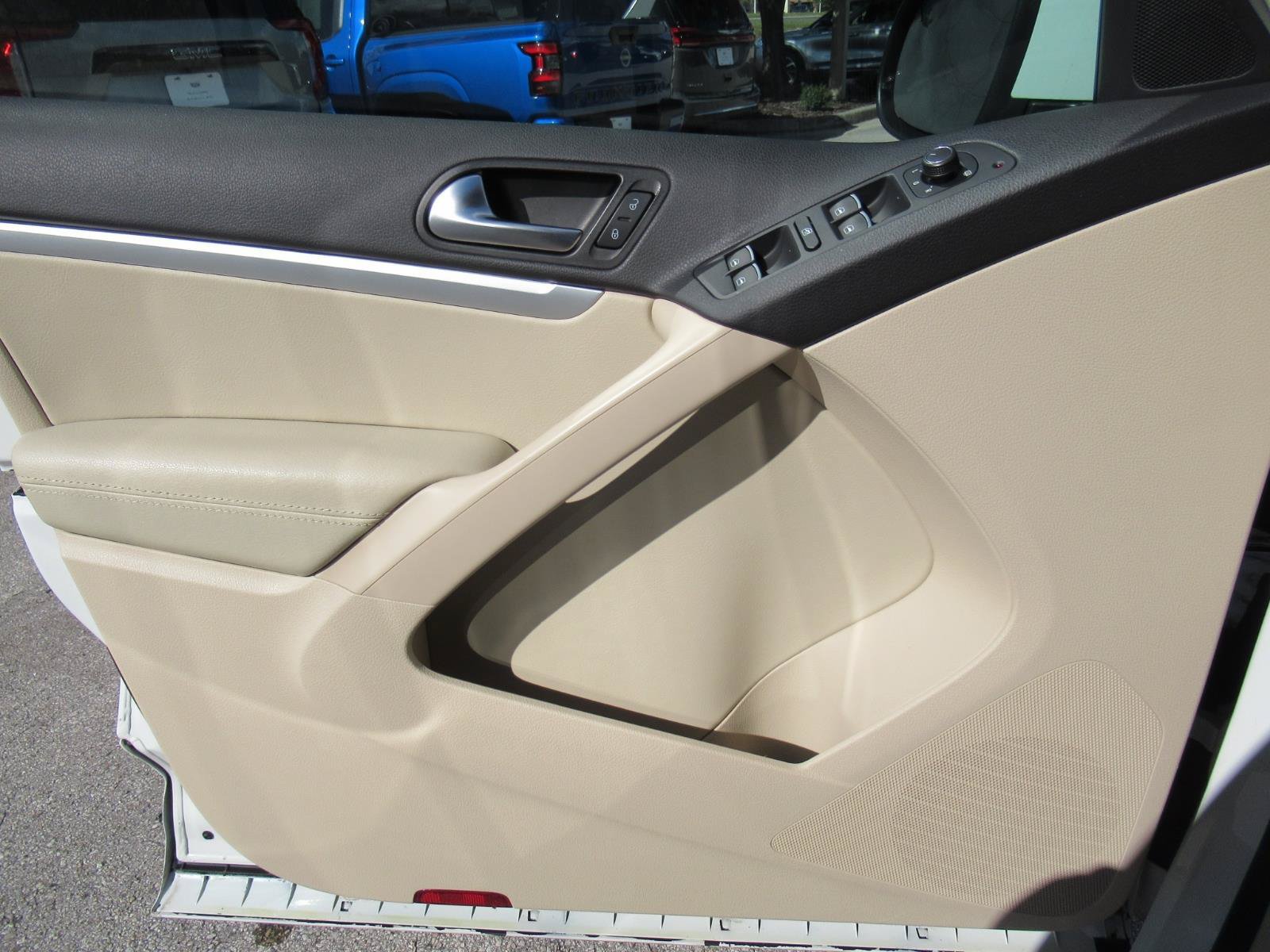 Used 2016 Volkswagen Tiguan R-Line FWD image 19