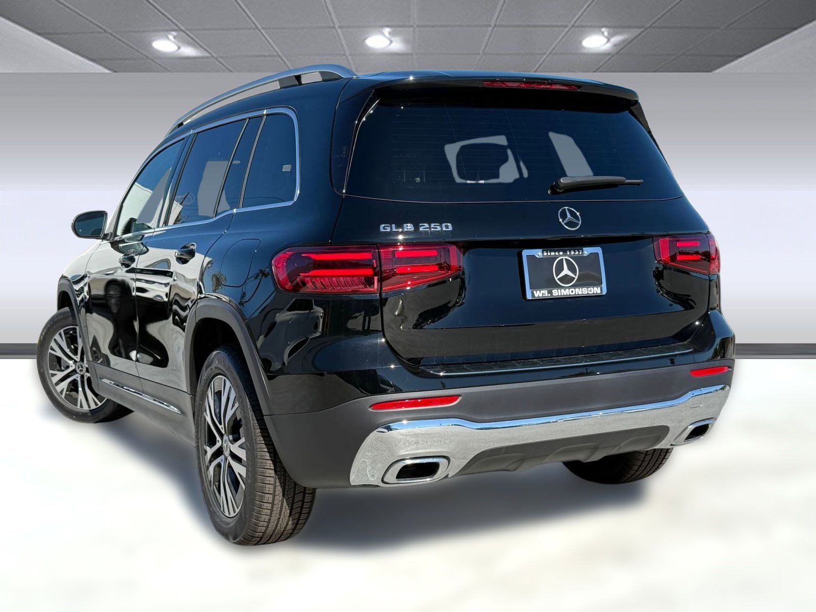 New 2026 Mercedes-Benz GLB 250 image 2