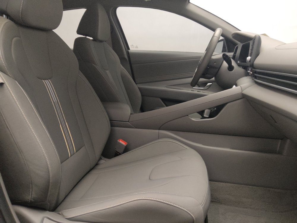 Used 2025 Hyundai Elantra Sport FWD image 21