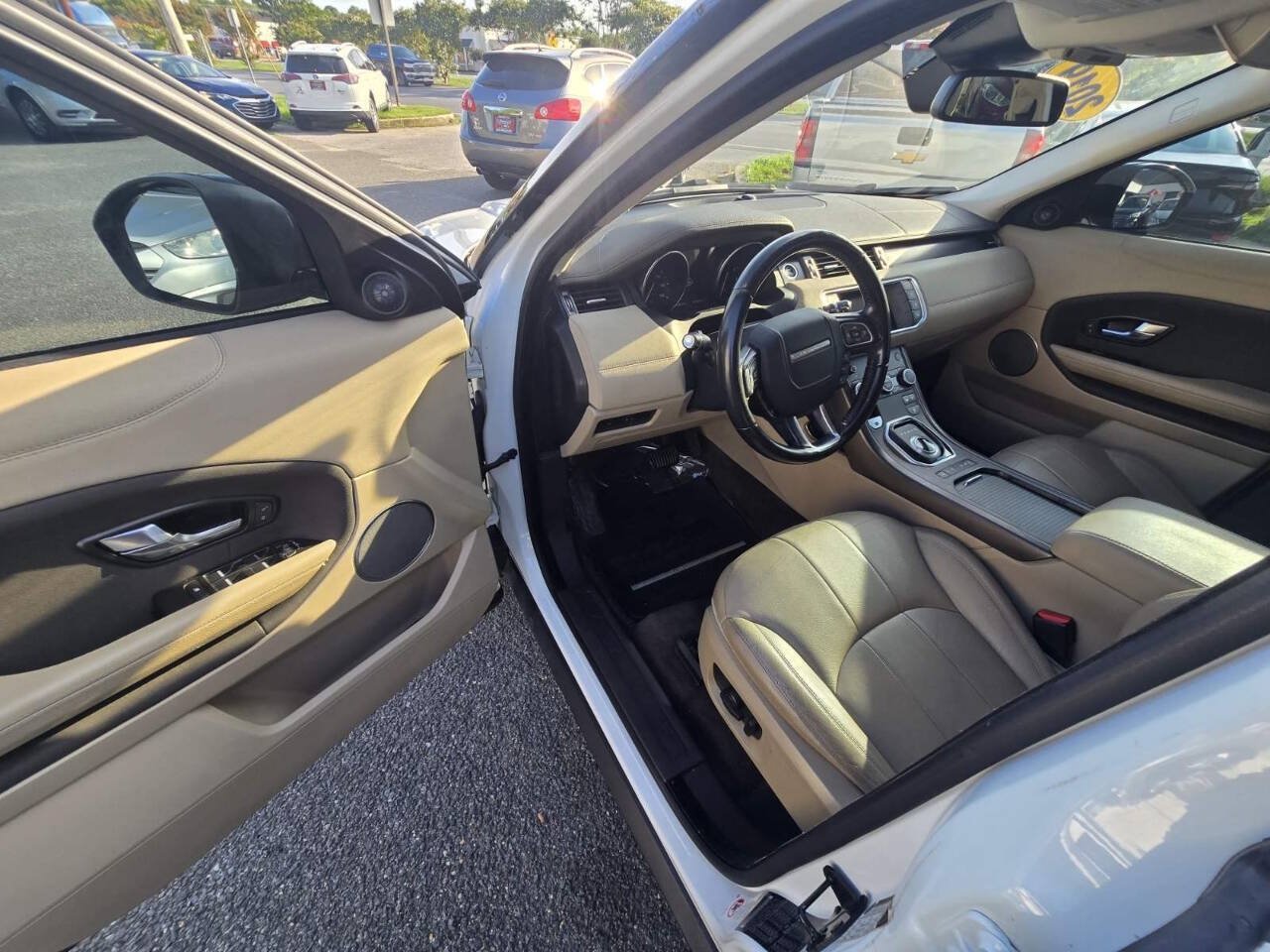 Used 2019 Land Rover Range Rover Evoque SE AWD/4WD image 17
