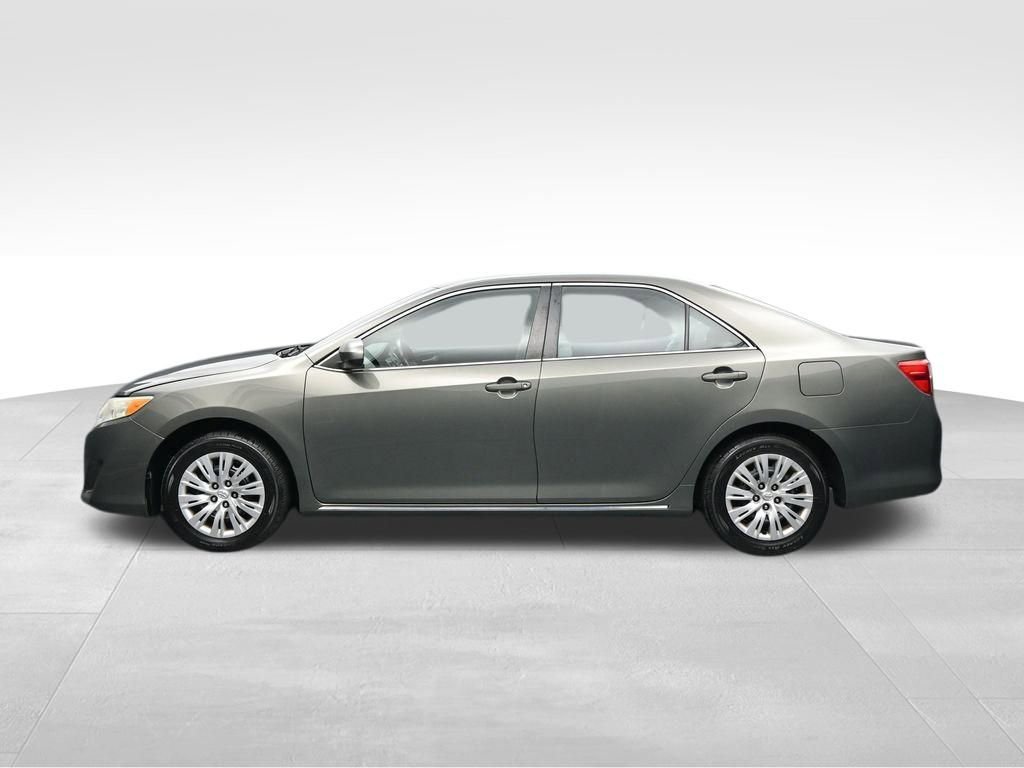 Used 2014 Toyota Camry LE FWD image 2