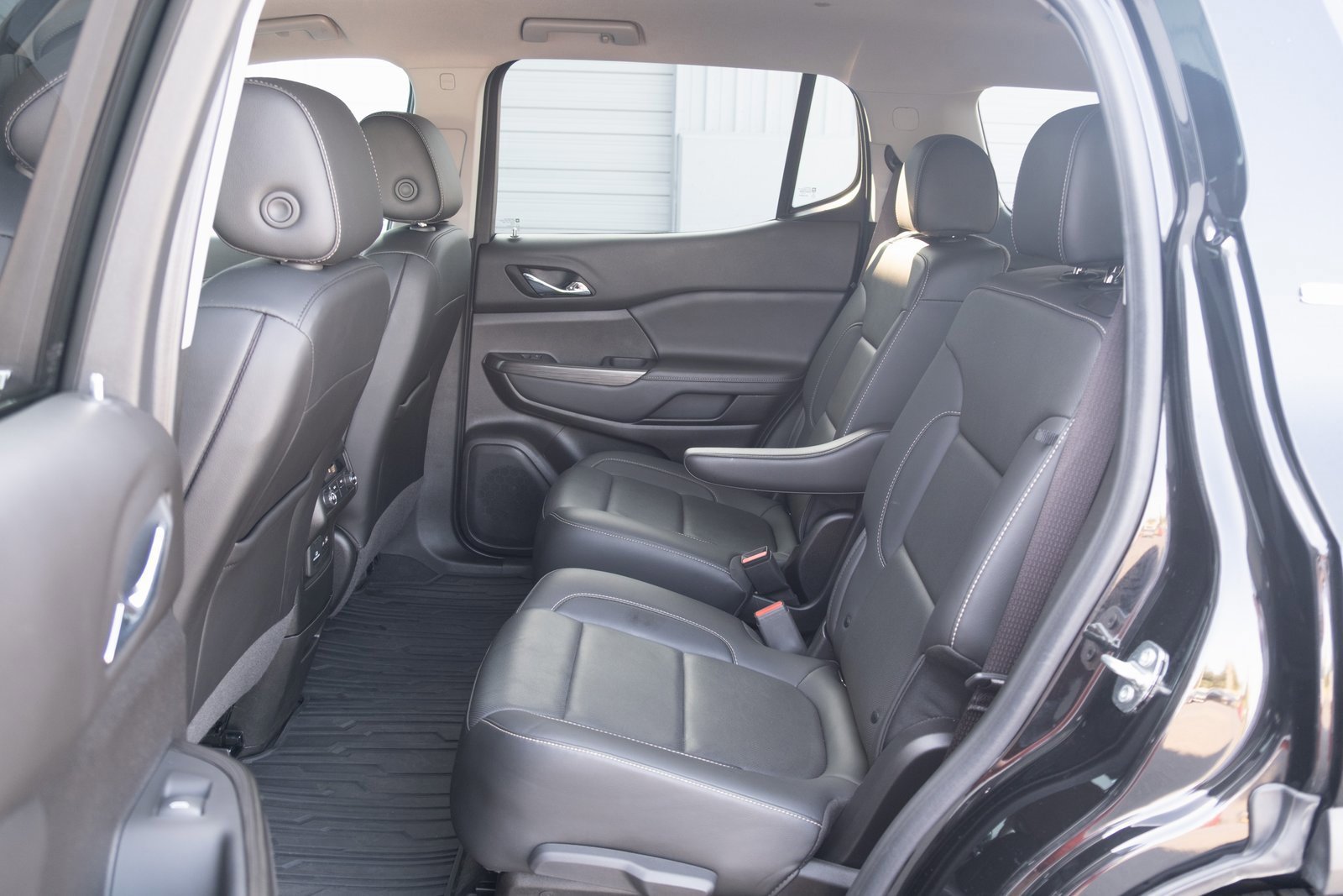 Used 2023 GMC Acadia SLT image 16