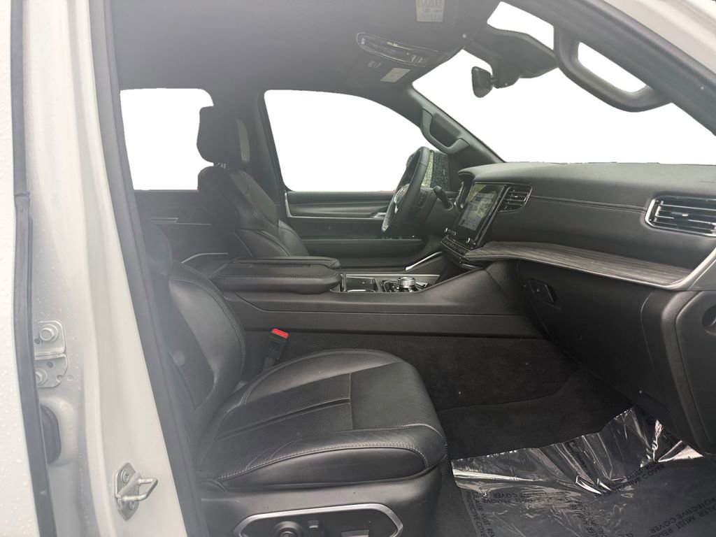 Used 2024 Jeep Wagoneer Series III image 15