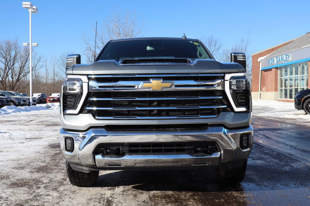 Used 2024 Chevrolet Silverado 3500 LTZ image 8