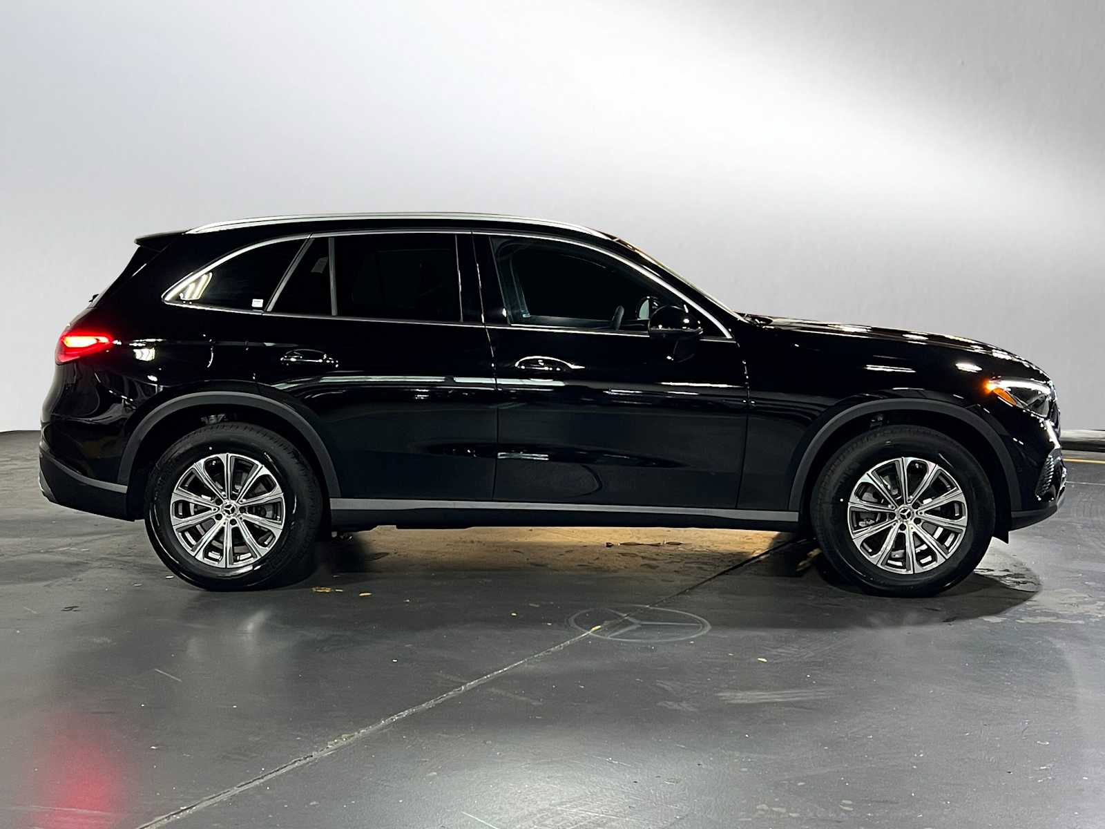 New 2025 Mercedes-Benz GLC 300 4MATIC image 2