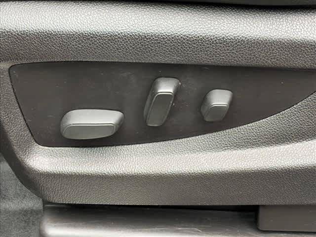 Used 2017 Chevrolet Suburban LT w/ Luxury Package AWD/4WD image 21