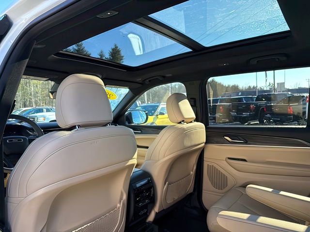 Used 2025 Jeep Grand Cherokee L Limited image 21