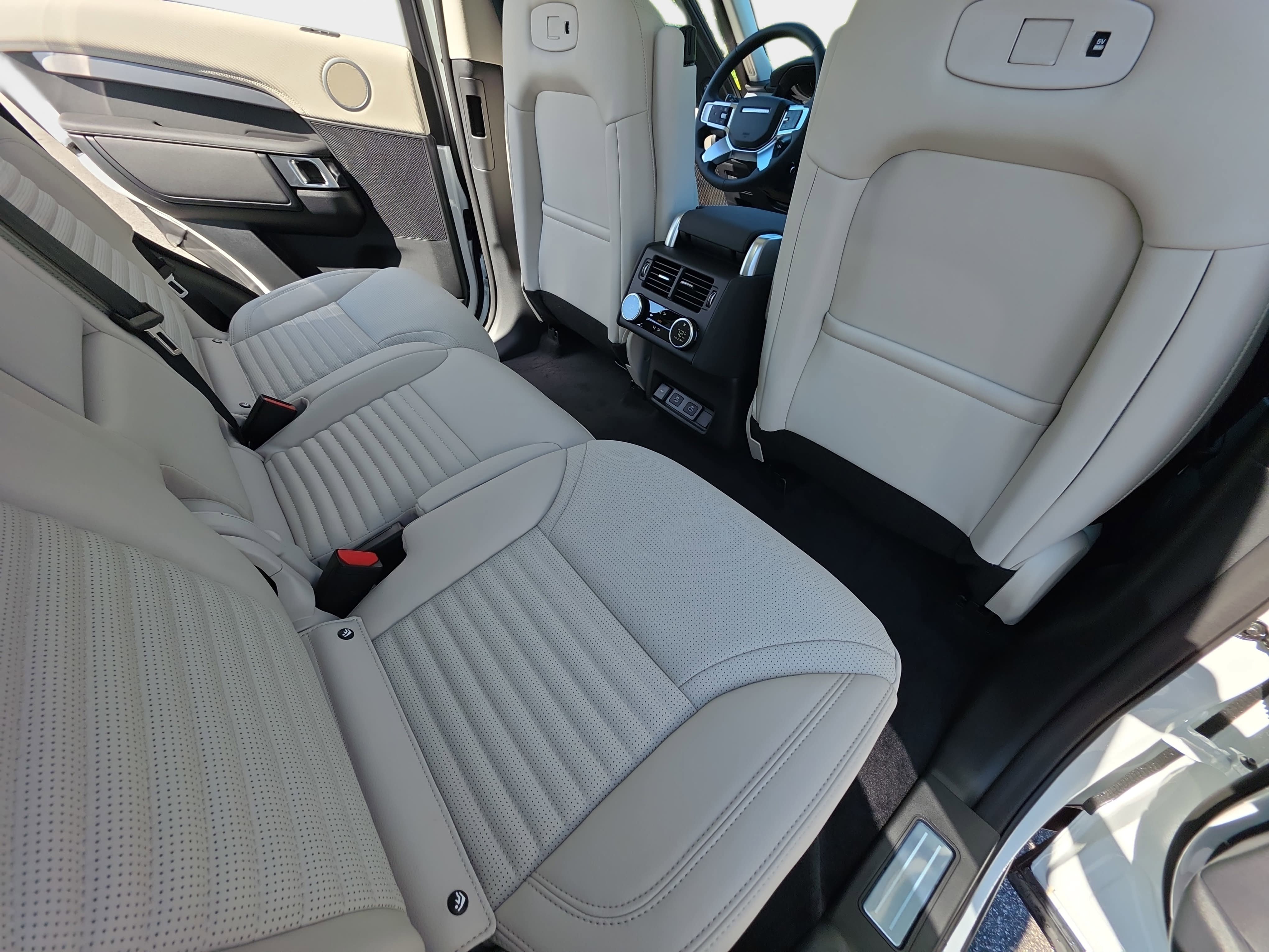 New 2026 Land Rover Discovery Dynamic SE AWD/4WD image 11