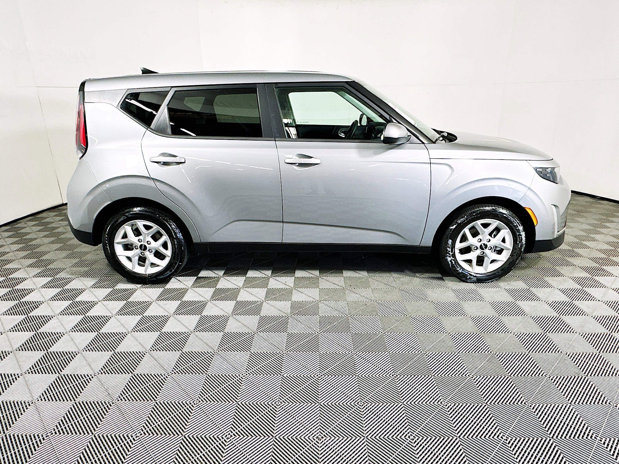 Used 2024 Kia Soul LX w/ Option Group 015 image 2