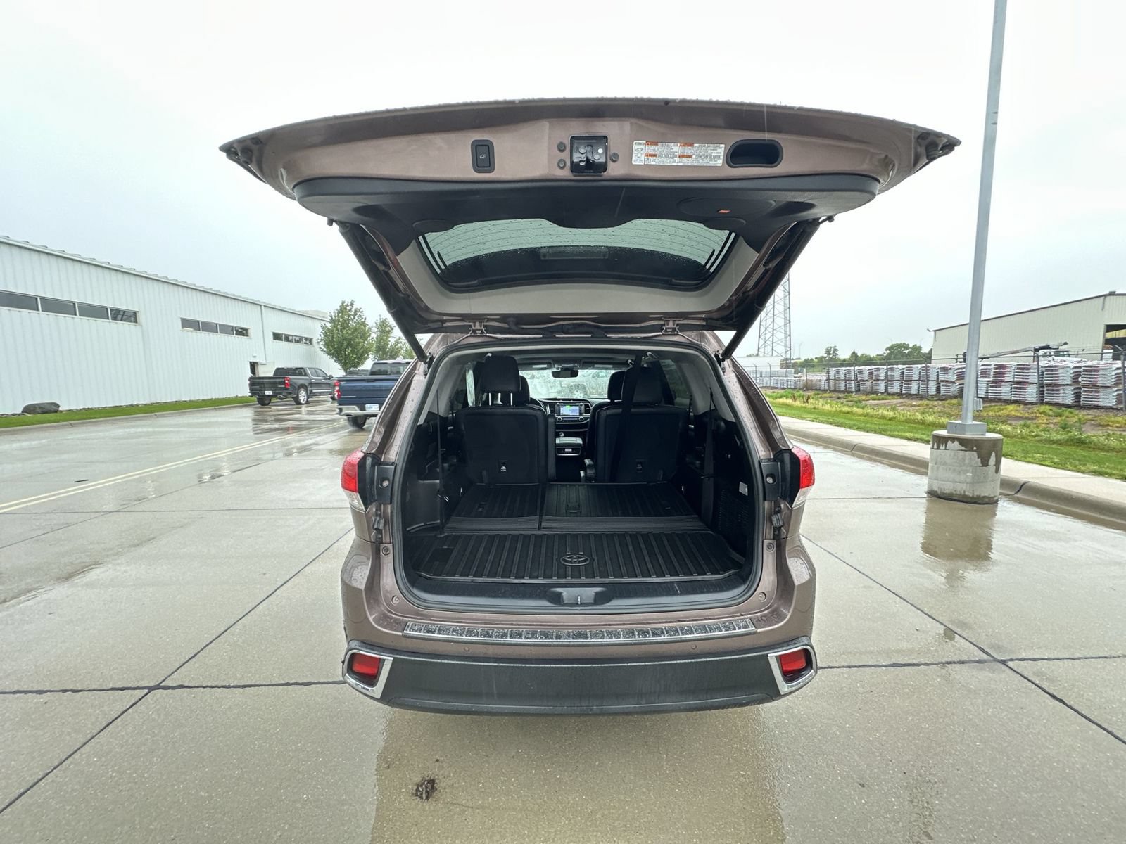 Used 2017 Toyota Highlander Limited AWD/4WD image 26