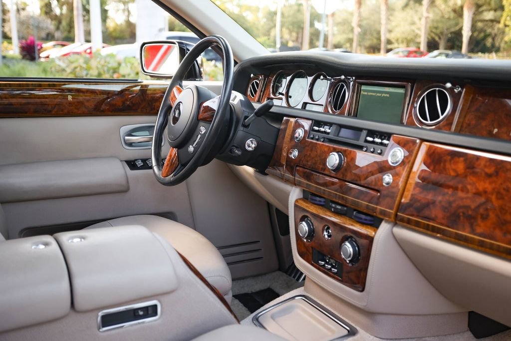 Used 2005 Rolls-Royce Phantom Sedan image 50