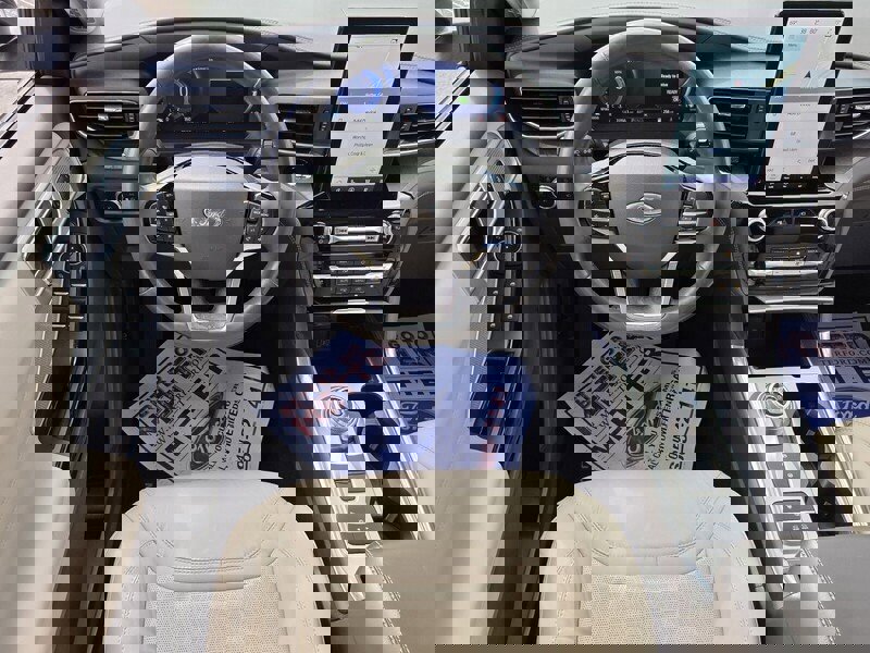 Used 2023 Ford Explorer Platinum w/ Premium Technology Package image 7