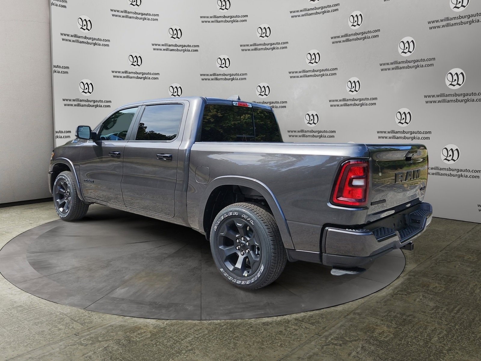 New 2025 RAM 1500 4x4 Crew Cab image 3