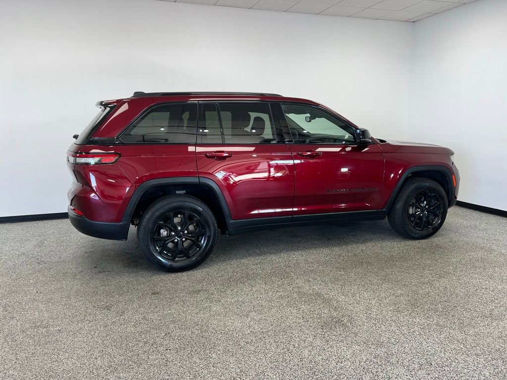 Used 2024 Jeep Grand Cherokee Altitude image 21