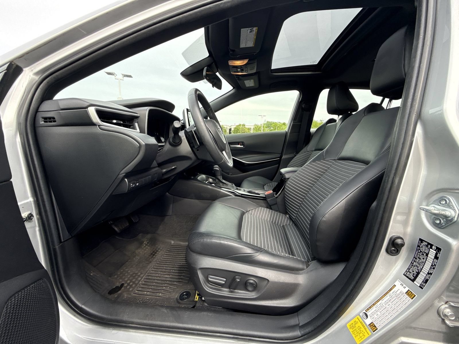 Used 2022 Toyota Corolla XSE FWD image 12