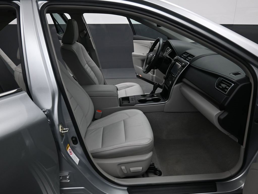 Used 2016 Toyota Camry XLE image 35