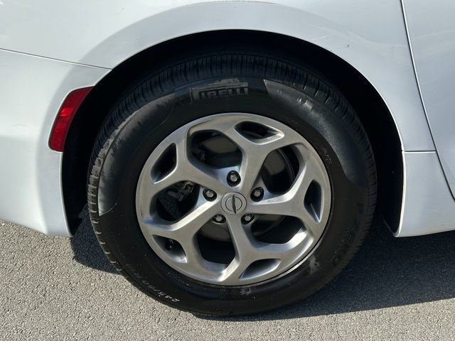 Used 2023 Chrysler Pacifica Limited image 11