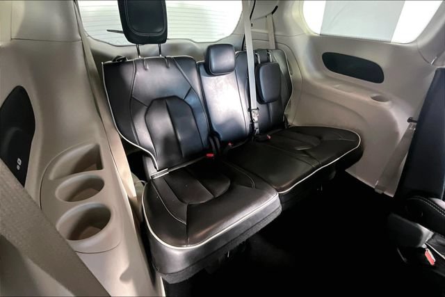 Used 2023 Chrysler Pacifica Limited FWD image 28