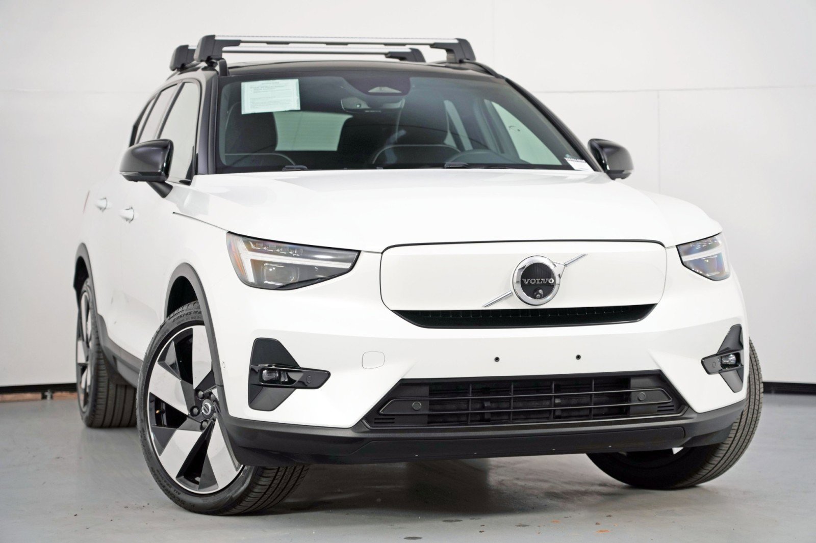 Used 2024 Volvo XC40 Recharge Plus w/ Protection Package Premier image 4