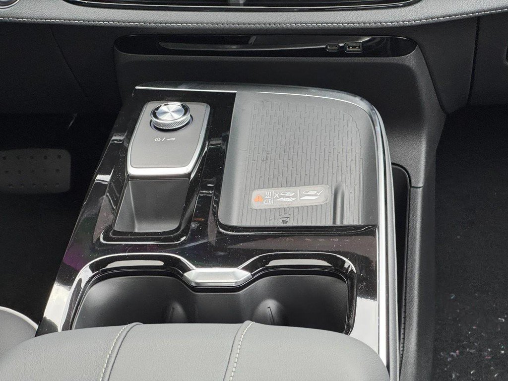 New 2027 Buick Enclave Avenir w/ LPO, Floor Liner Package AWD/4WD image 15