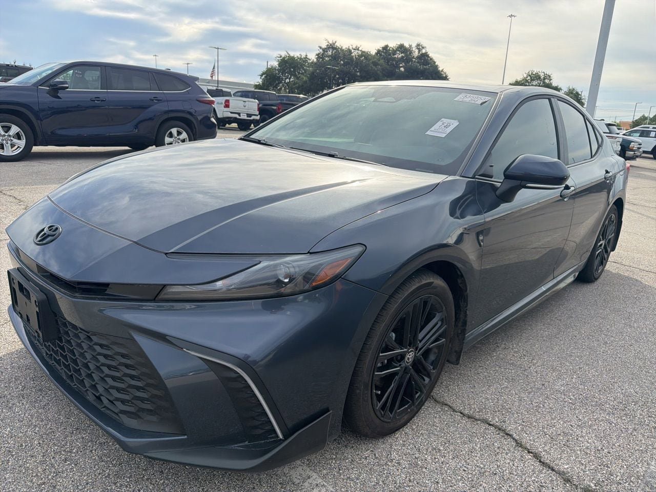 Used 2026 Toyota Camry SE w/ Convenience Package FWD image 1
