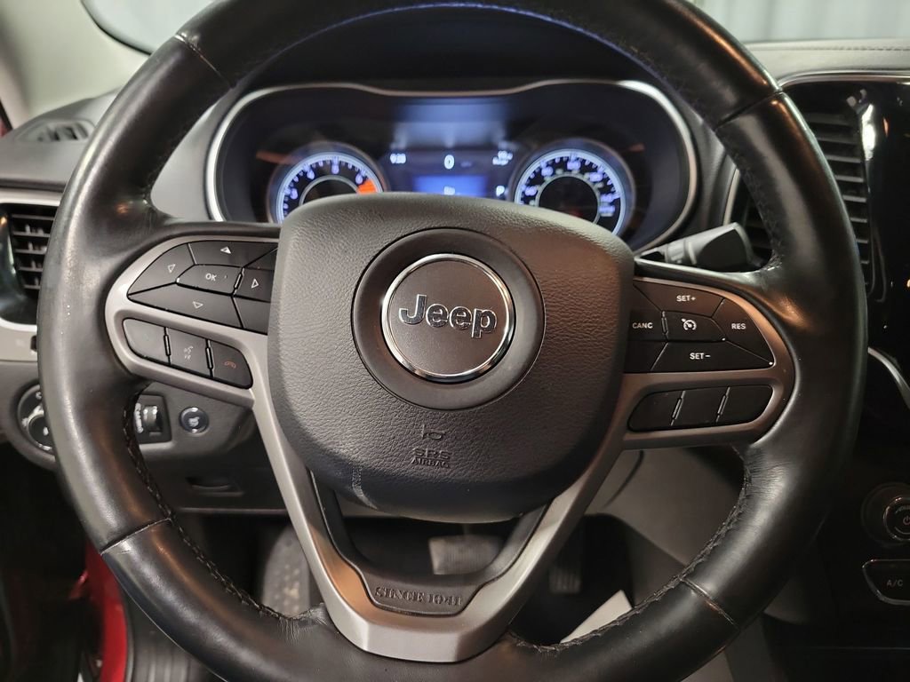 Used 2019 Jeep Cherokee Limited image 18