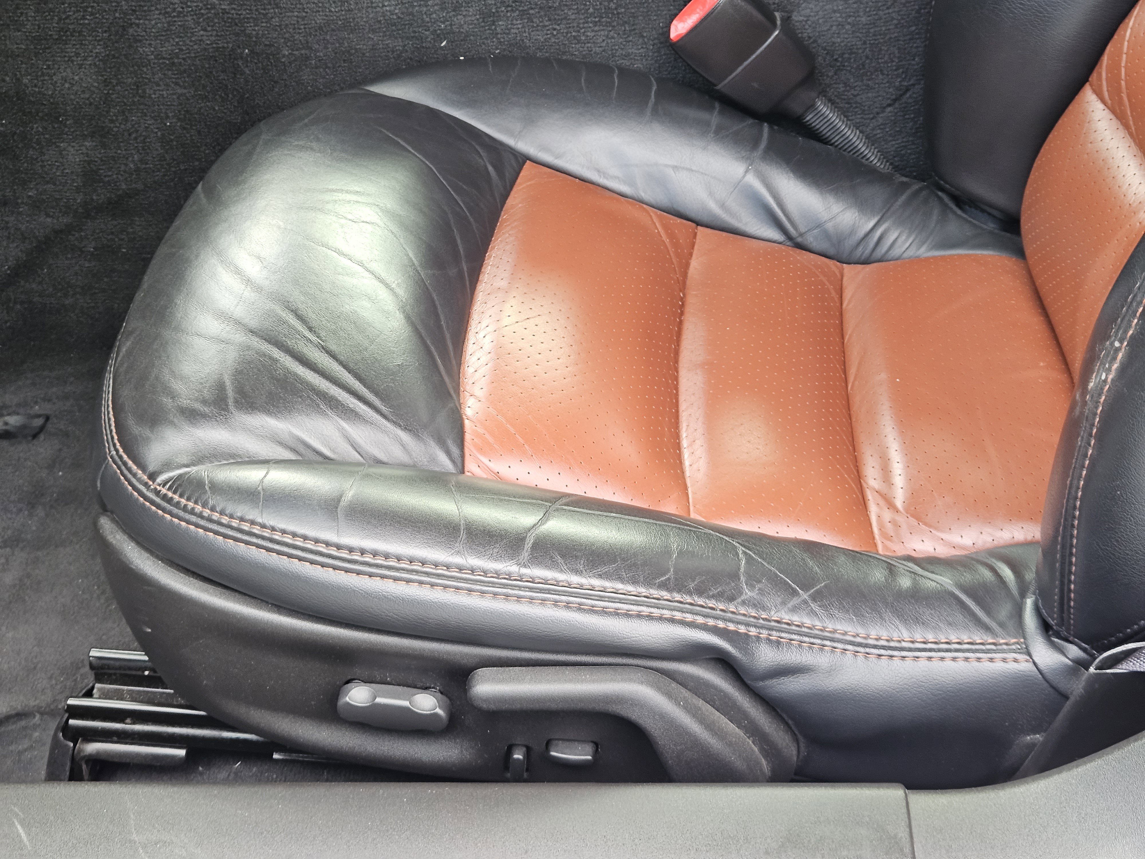 Used 2010 Chevrolet Corvette Convertible w/ Preferred Equipment Group image 27