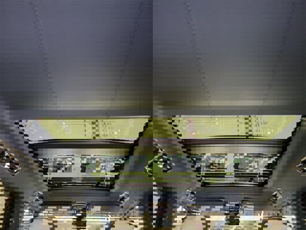 New 2024 Land Rover Range Rover SV image 28