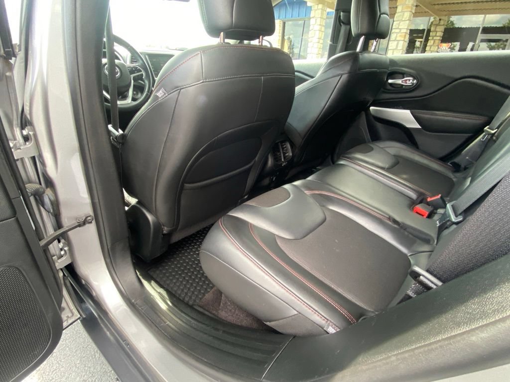 Used 2018 Jeep Cherokee Trailhawk AWD/4WD image 50