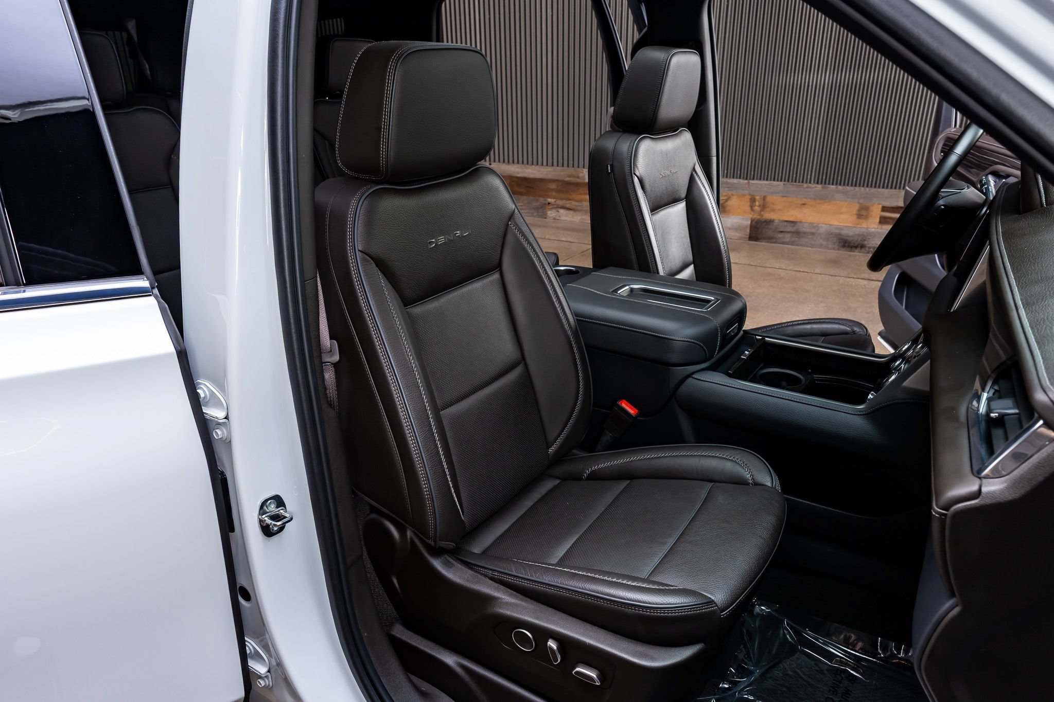 Used 2024 GMC Yukon Denali AWD/4WD image 32