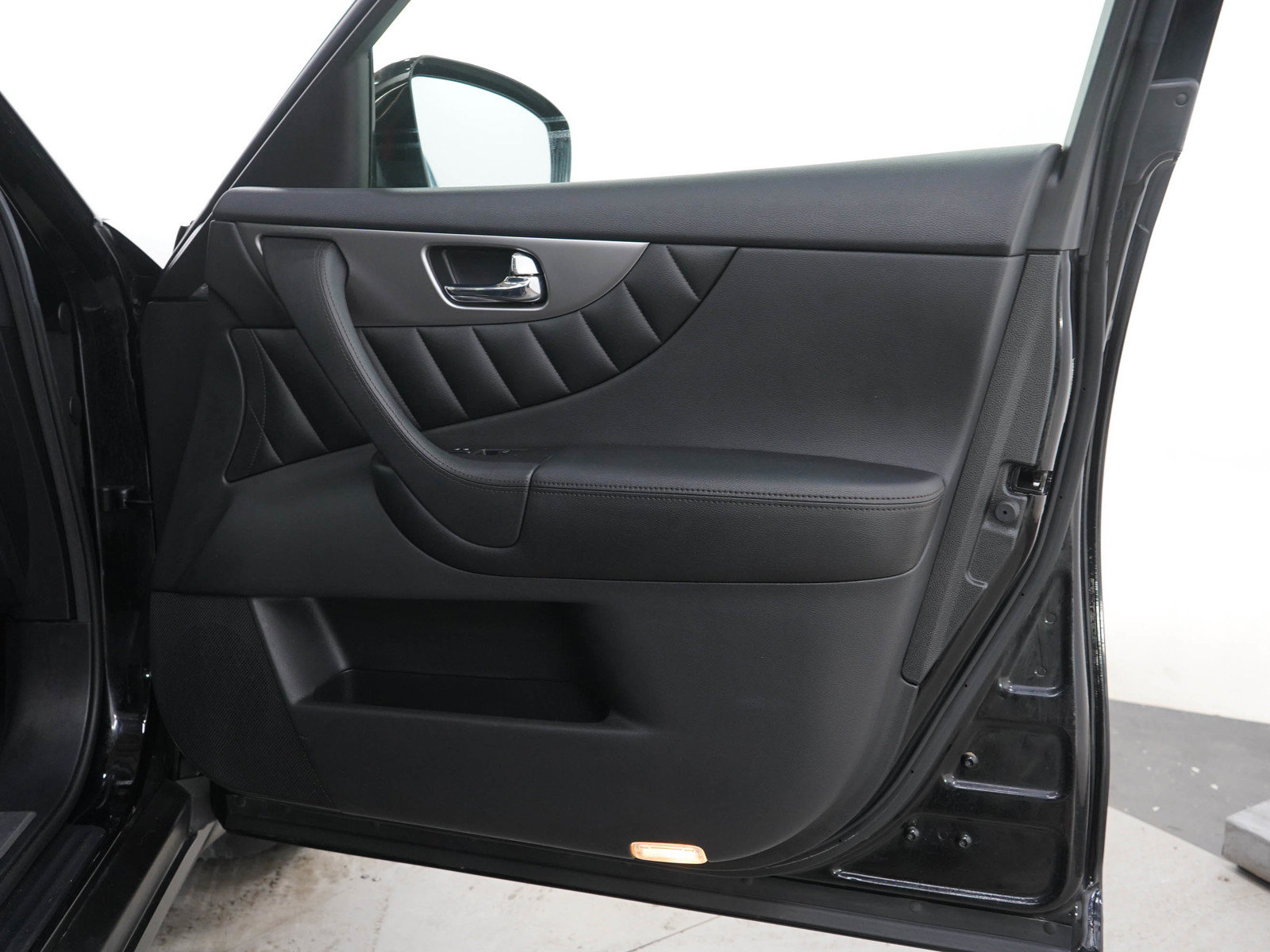 Used 2014 INFINITI QX70 AWD w/ Premium Package image 9