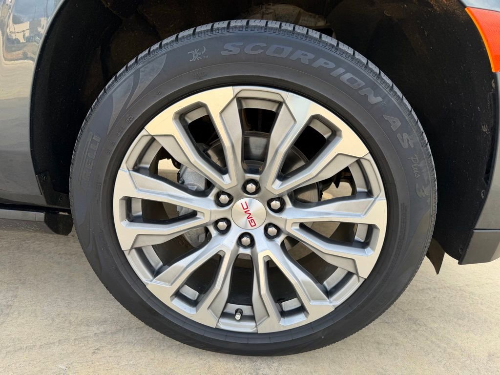 Used 2021 GMC Yukon Denali w/ Denali Premium Package image 9