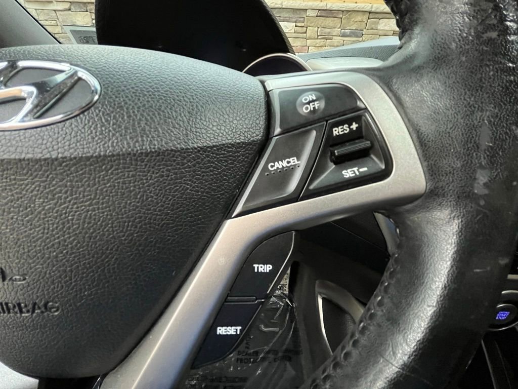 Used 2012 Hyundai Veloster w/ Style Pkg image 17