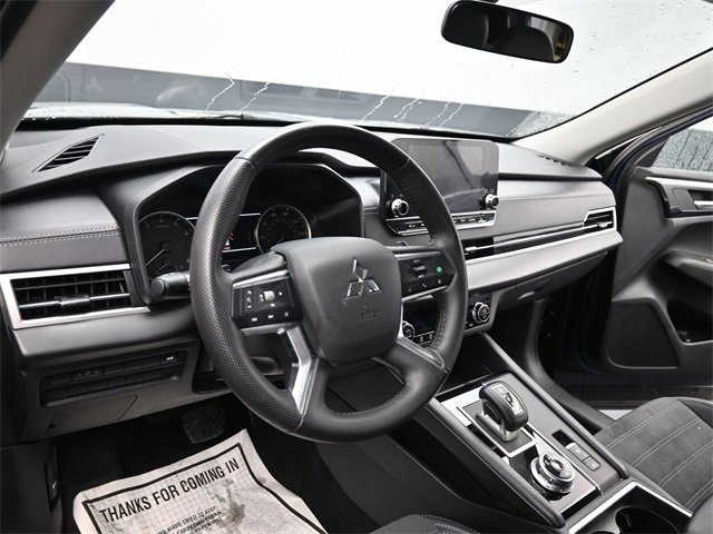 Used 2024 Mitsubishi Outlander SE image 15