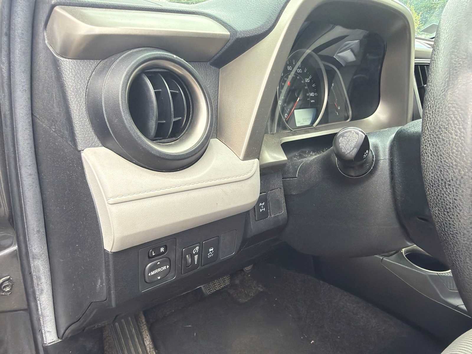 Used 2013 Toyota RAV4 LE AWD/4WD image 23