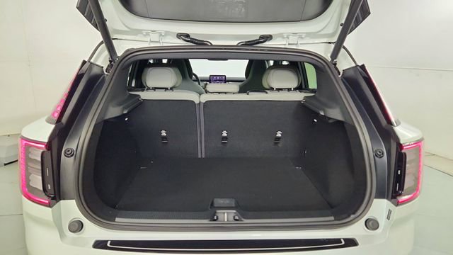New 2026 Volvo EX30 Plus w/ Protection Package Premier AWD/4WD image 36