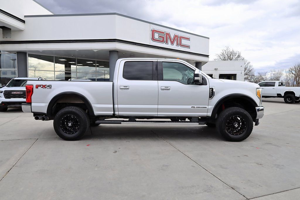 Used 2017 Ford F250 XLT w/ XLT Premium Package AWD/4WD image 7