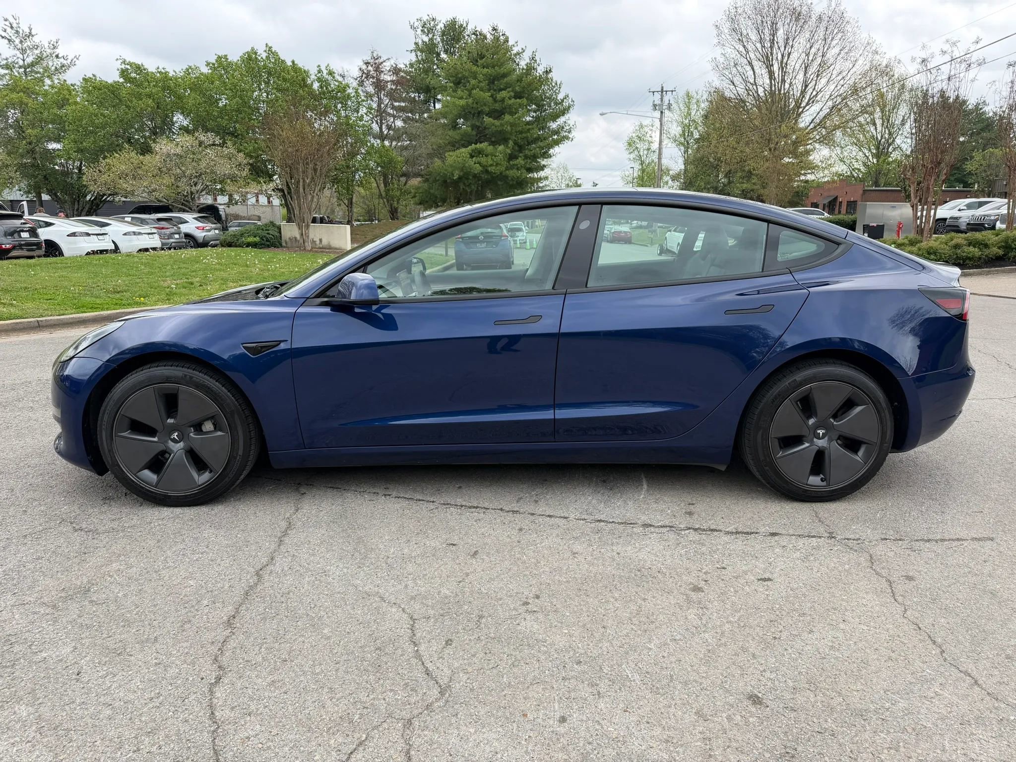 Used 2023 Tesla Model 3 Standard Range image 8
