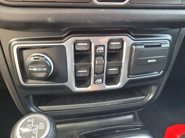 Used 2024 Jeep Wrangler Unlimited Sahara AWD/4WD image 26