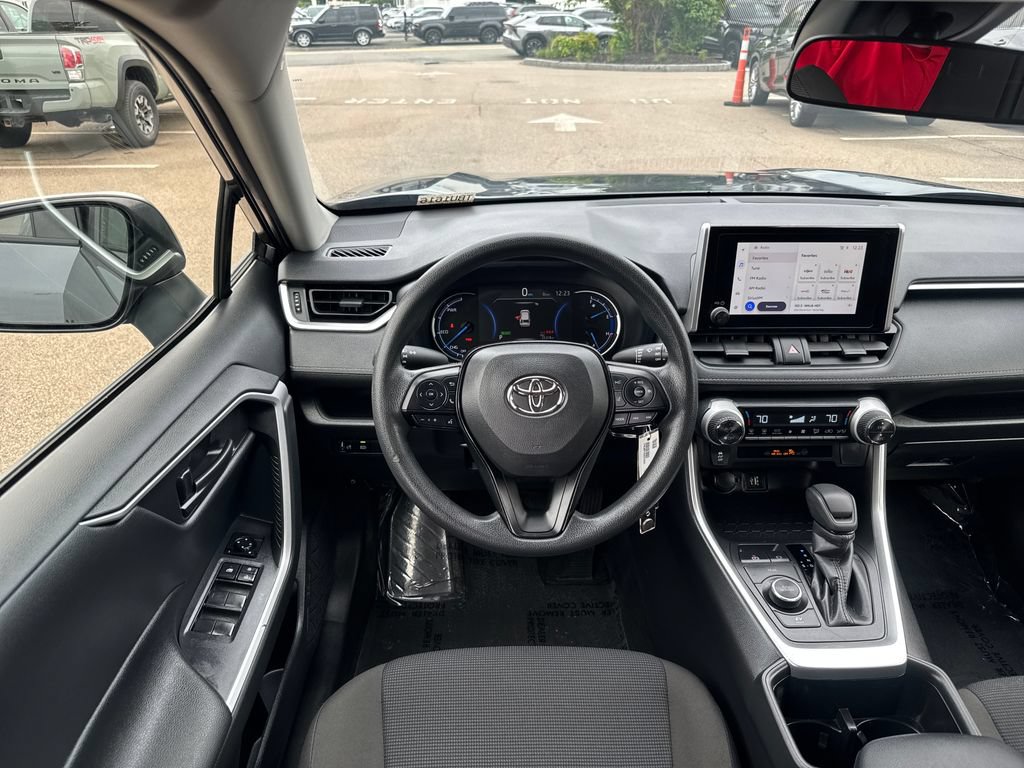 Used 2025 Toyota RAV4 LE AWD/4WD image 12