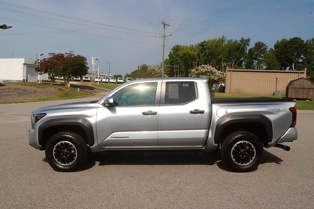 Used 2025 Toyota Tacoma TRD Off-Road AWD/4WD image 4