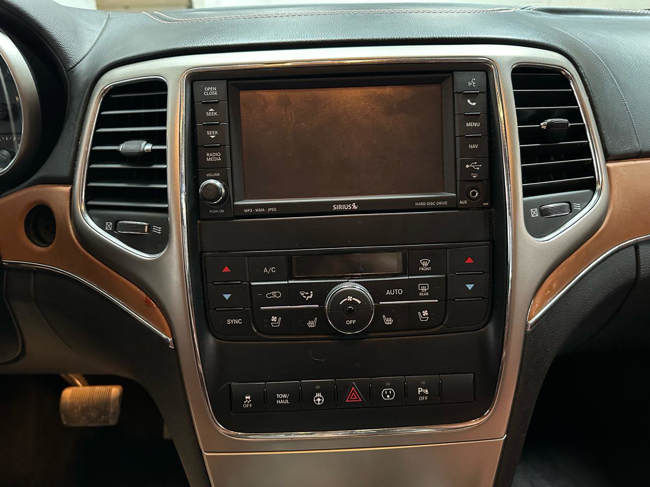 Used 2013 Jeep Grand Cherokee Overland w/ Advance Technology Group image 18