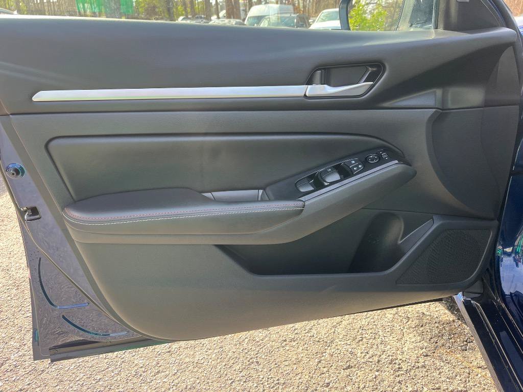 Used 2024 Nissan Altima 2.5 SR w/ SR Premium Package FWD image 20