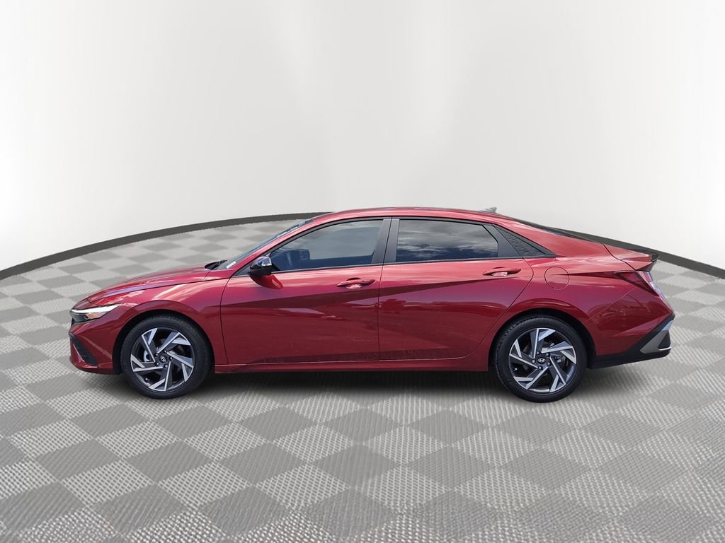 Used 2025 Hyundai Elantra Sport FWD image 3