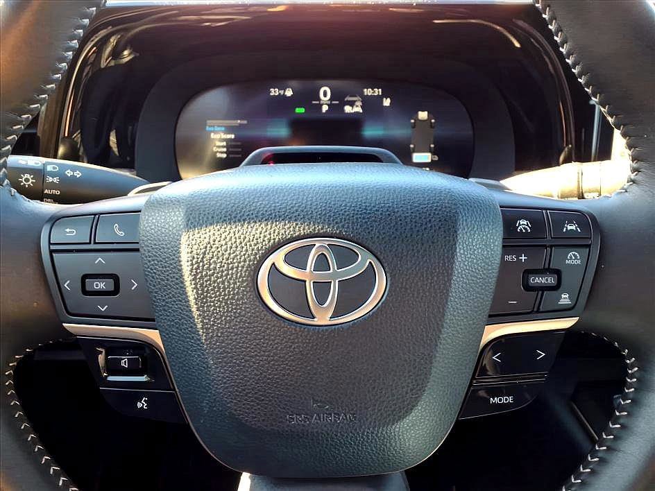 Used 2025 Toyota Crown Signia w/ Advanced Technology Package image 25