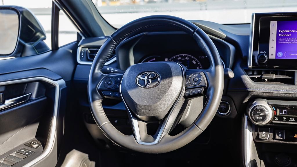 Used 2024 Toyota RAV4 SE image 16