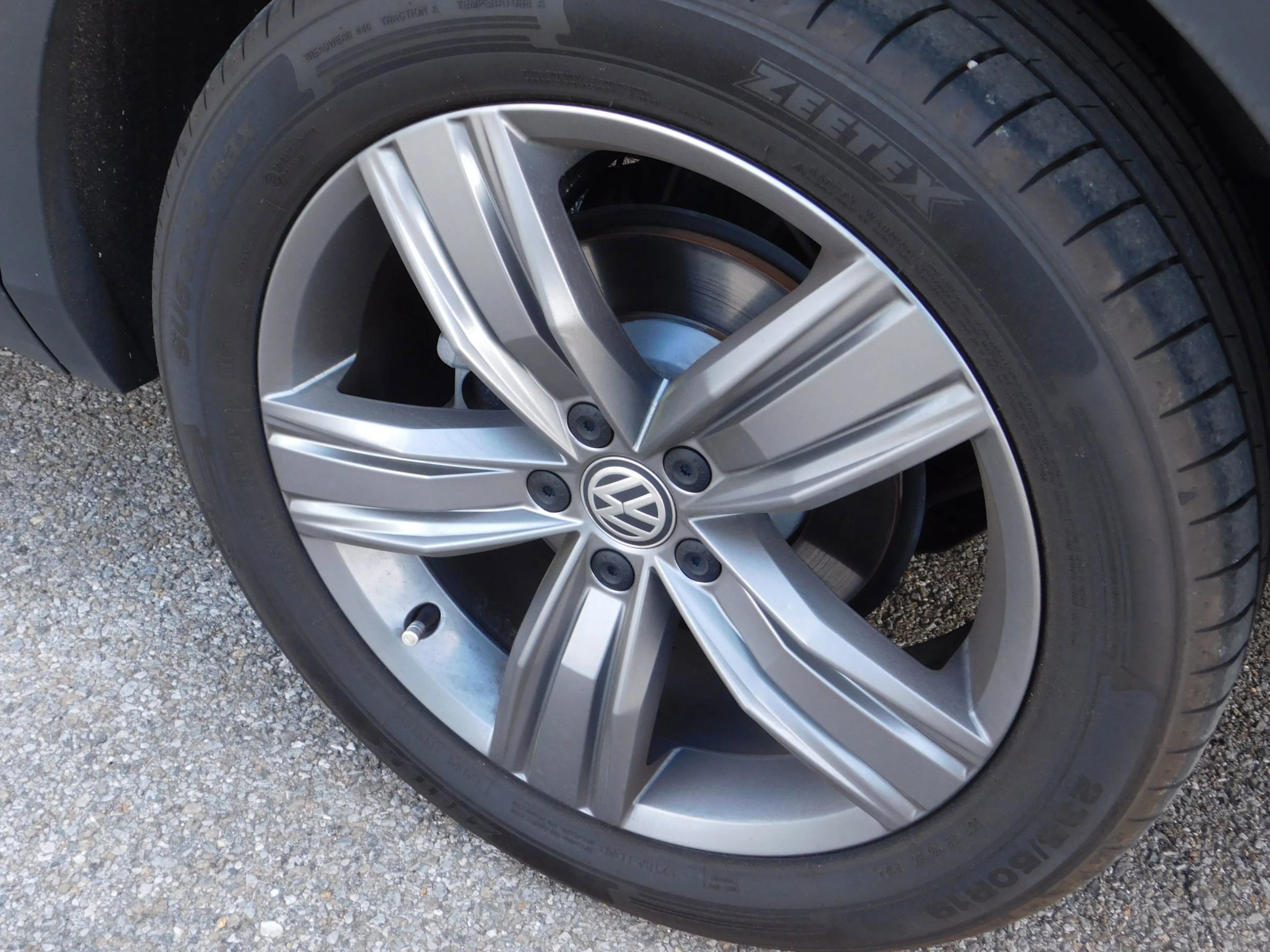 Used 2021 Volkswagen Tiguan SEL FWD image 7