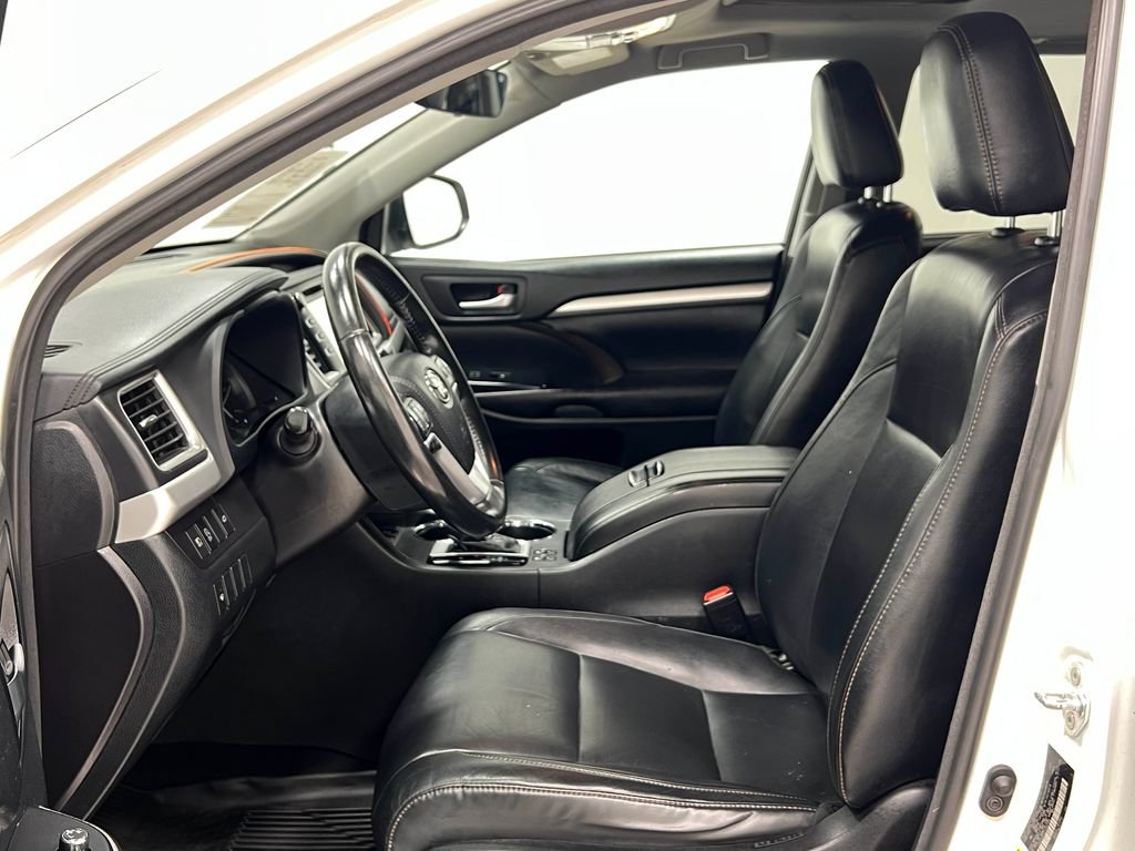 Used 2018 Toyota Highlander XLE AWD/4WD image 13