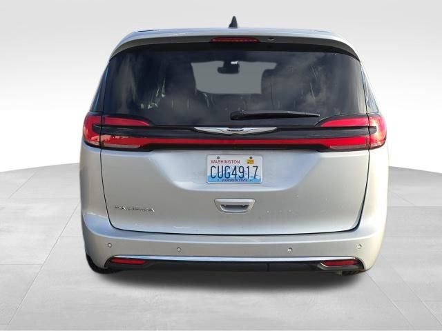 Used 2024 Chrysler Pacifica Touring-L image 5