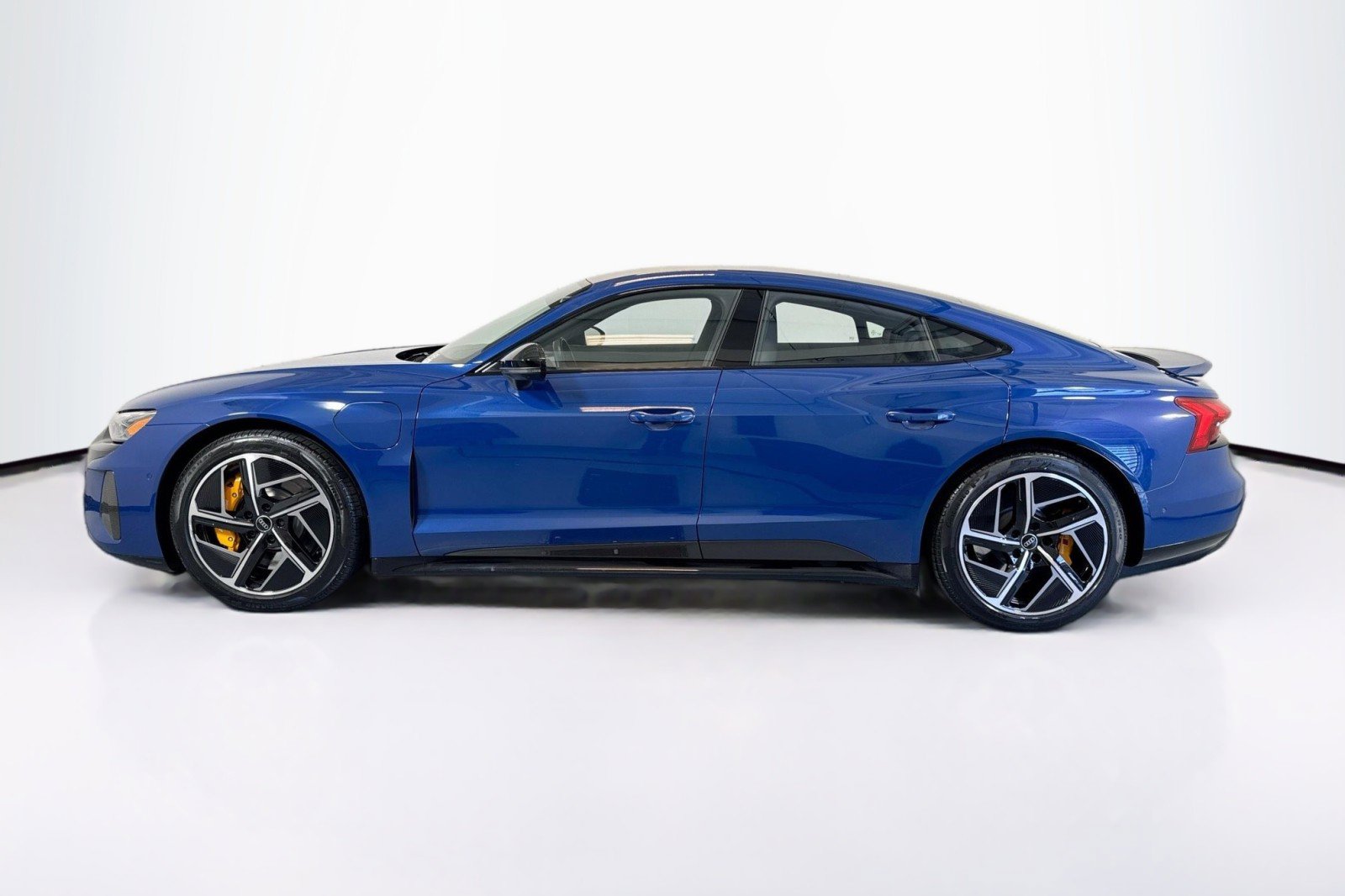 Used 2024 Audi RS e-tron GT w/ Carbon Performance Package AWD/4WD image 8